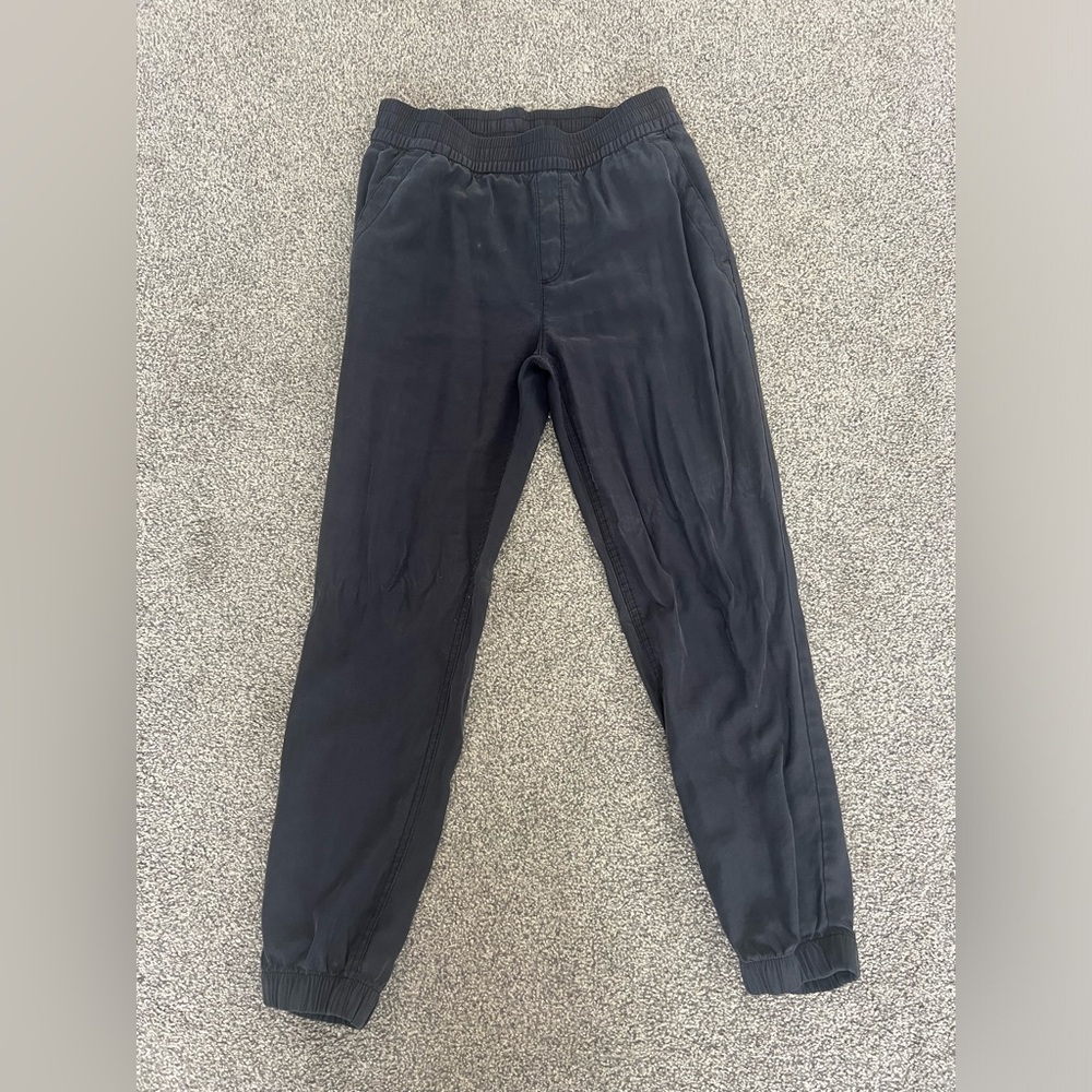 Old Navy Women’s High Rise Pull on Twill Jogger Pants size small in Navy Moire